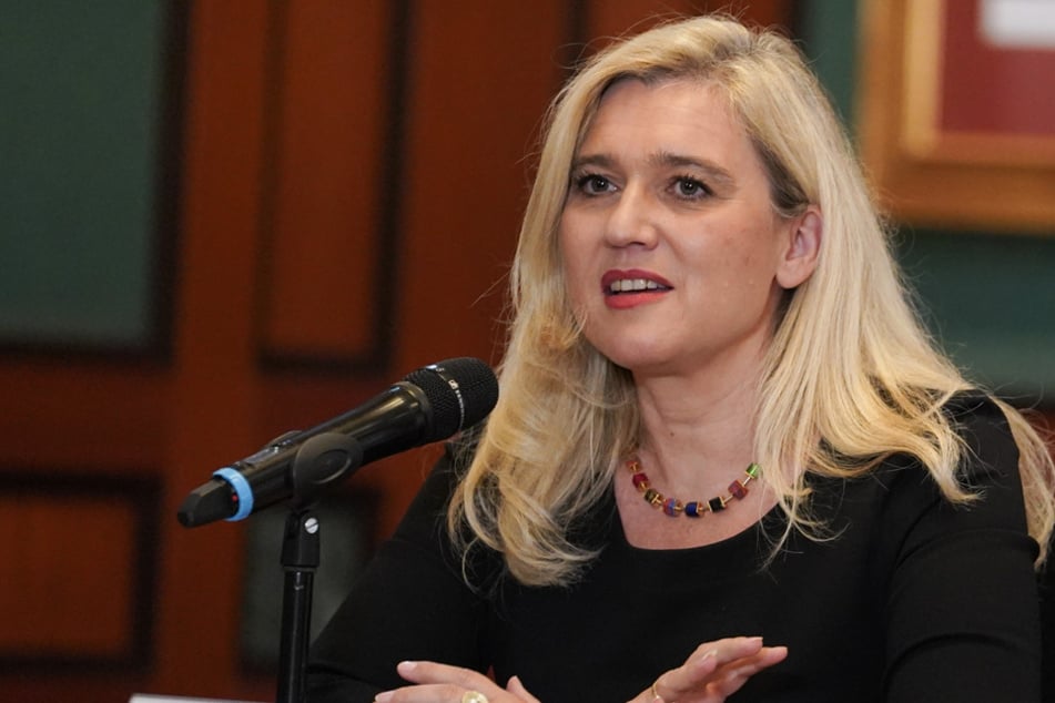 Bayerns Gesundheitsministerin Melanie Huml betont, dass Risikogruppen zu Beginn Vorrang haben werden. (Archiv)