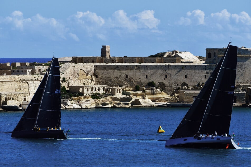 In Malta sind die Corona-Zahlen in den vergangenen Wochen stark gesunken, nachdem das kleine EU-Land Anfang März strenge Restriktionen eingeführt hatte. Wann das Urlaubsland mit seiner Hauptstadt Valletta (Foto) wieder Besucher empfängt, ist unklar. Die Regierung will die Impfkampagne so zeitig vorantreiben, dass der Tourismus ab Juni wieder starten kann.