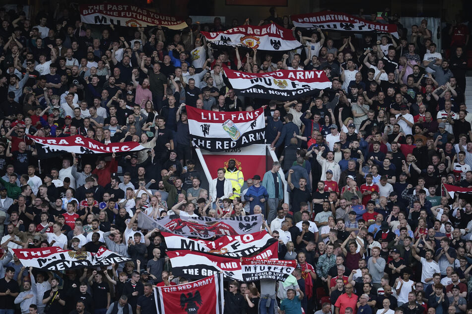 Die Fans von Manchester United durften sich zum PL-Auftakt gegen Fulham über einen 1:0-Sieg freuen. Für das Stadionpersonal verlief der Arbeitstag aber wohl weniger freudig.