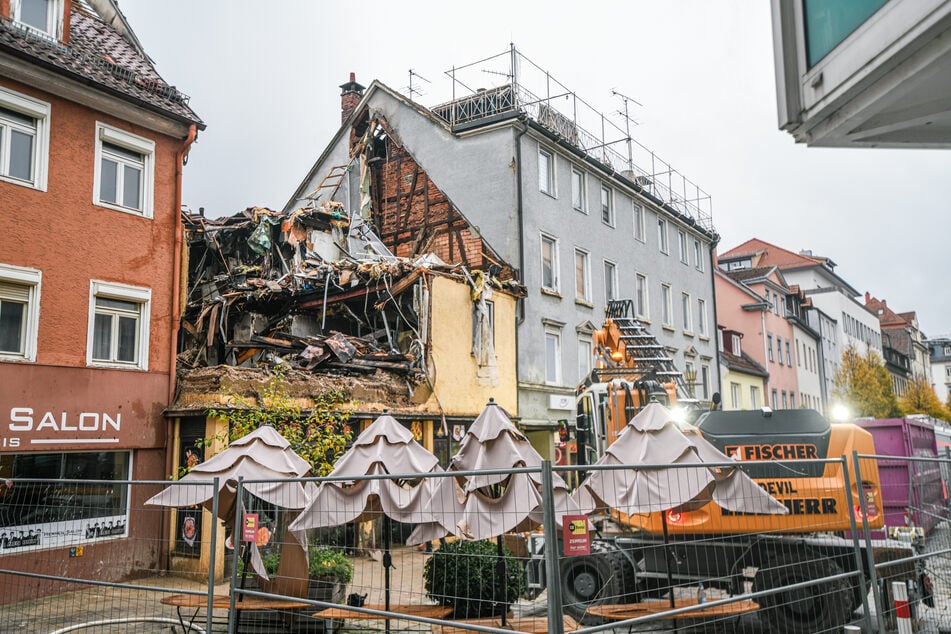 Auch aus einer näheren Perspektive kommt das ganze Ausmaß der Tragödie deutlich zum Vorschein.