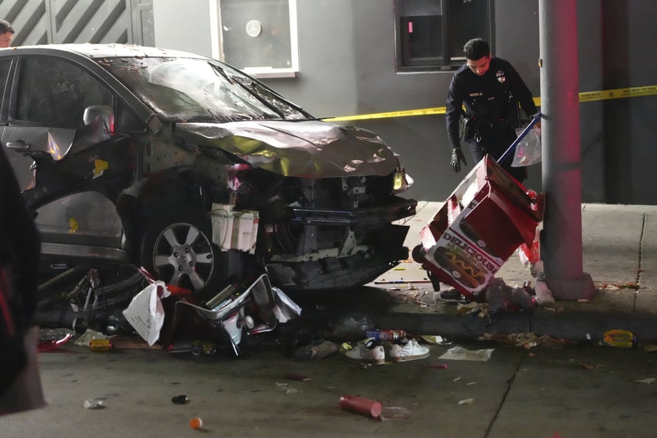In Los Angeles hat ein Auto eine Menschengruppe erfasst.