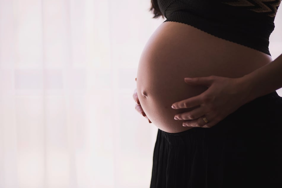 In Leipziger Entbindungskliniken sind Begleitpersonen bei der Geburt verboten worden.