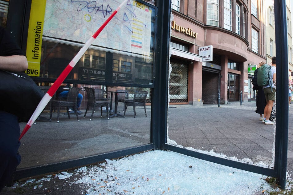 Berlin: Mann will Vandalismus verhindern und wird von Mob krankenhausreif geschlagen