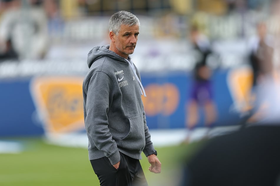 Aue-Trainer Jens Härtel (56) will den Schwung mitnehmen und drei Punkte in Saarbrücken holen.