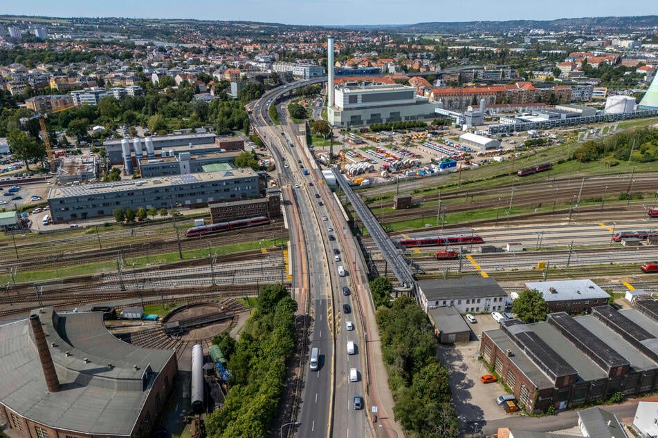 Blick auf die baufällige Nossener Brücke im August.