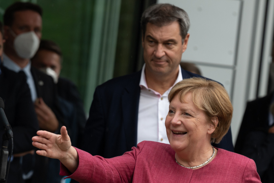 Sogar Markus Söder (54) und Bundeskanzlerin Angela Merkel (67) schalteten sich in die Impf-Debatte um Kimmich ein.
