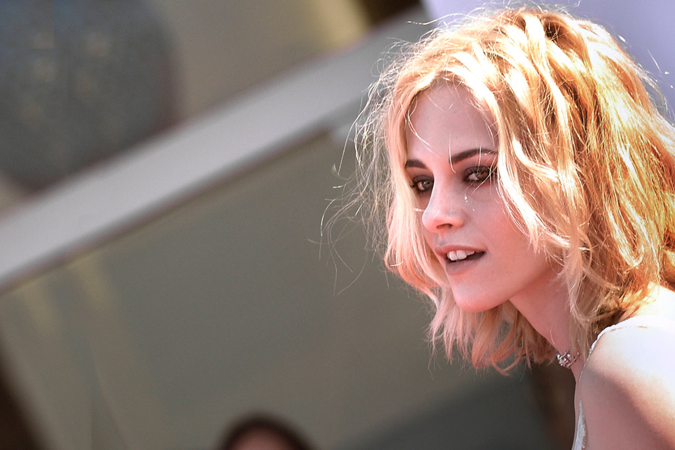 Will Kristen Stewart take home the Golden Globe for her turn as Princess Di?