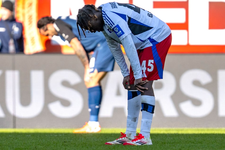 Die Enttäuschung war den HSV-Profis (hier Fabio Baldé) nach der Pleite in Paderborn anzusehen.