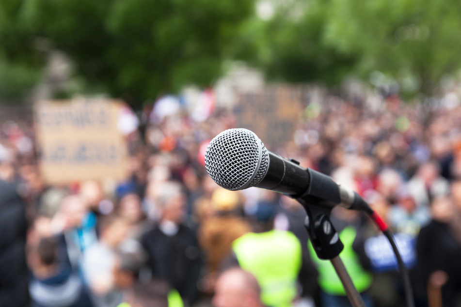 Der Berliner Senat will größere Demonstrationen in der Hauptstadt verbieten.