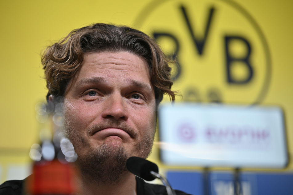 Dortmund-Trainer Edin Terzic (40) wurde nach dem Spiel von seinen Emotionen übermannt und konnte seien Enttäuschung selbst auf der PK nicht zurückhalten.