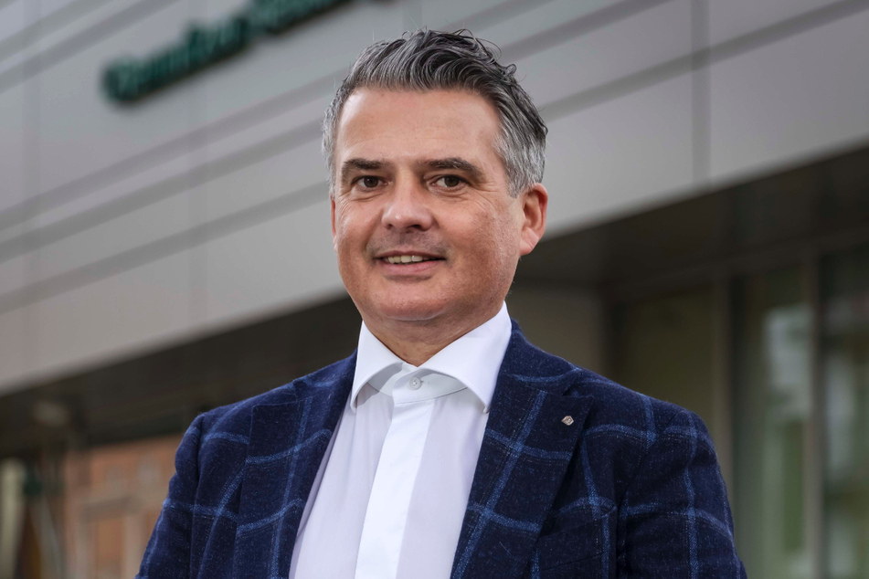 CSg-Chef Ringo Lottig (55) hat mit Mietern und Nachbarn schon 2 200 Impftermine für das Veranstaltungsareal ausgemacht.