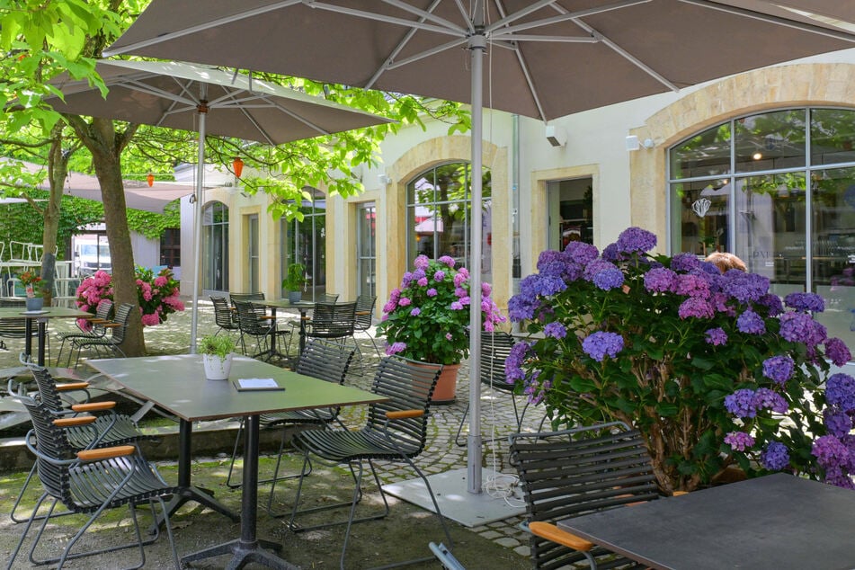 Pflaster, Brunnen, Oleander: Vorm Bistro lockt in den Prisco-Höfen italienisches Ambiente.