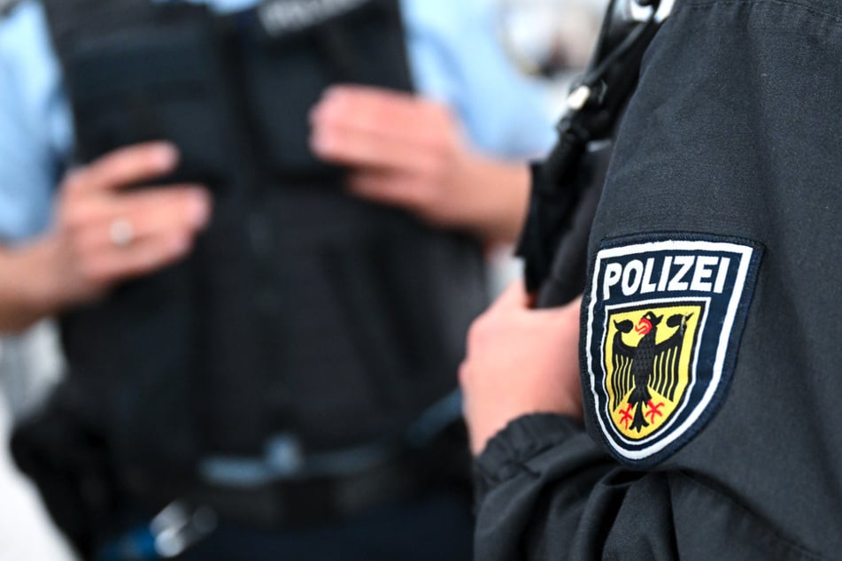 Berlin: Polizist schießt am Ostbahnhof: Mann am Oberschenkel getroffen