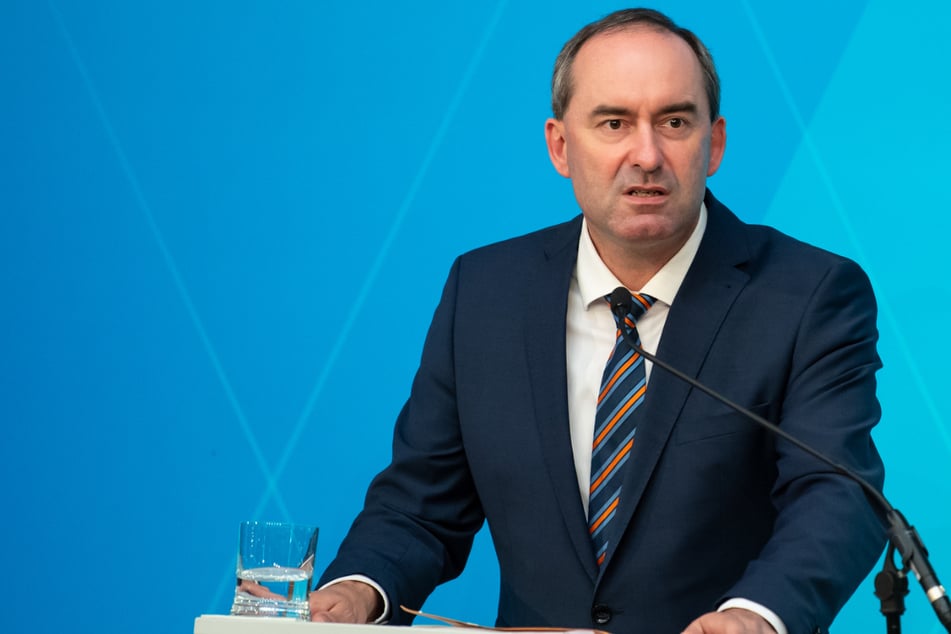 Hubert Aiwanger (50, Freie Wähler), Wirtschaftsminister von Bayern, weist die Vorwürfe von sich.