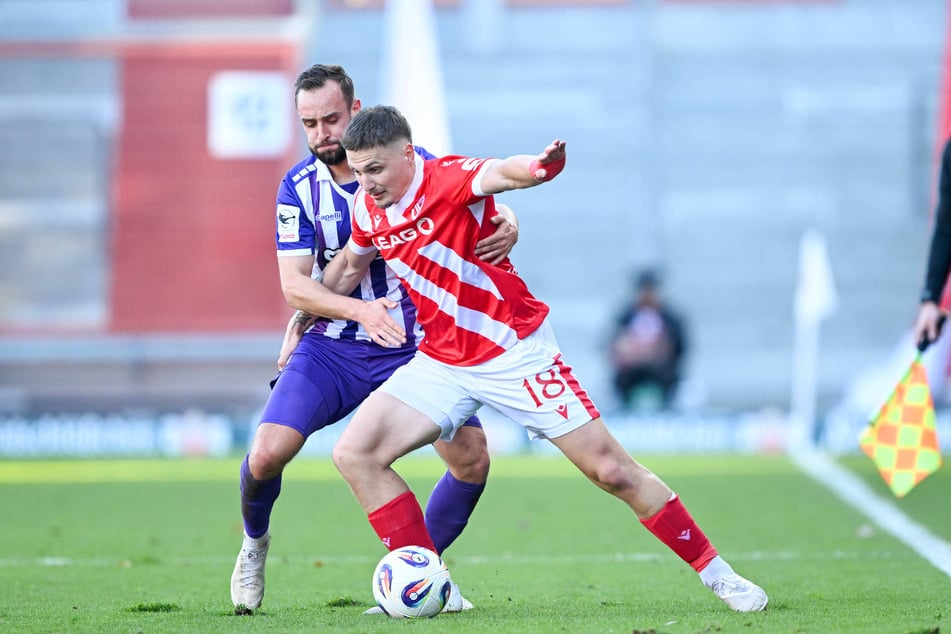 Osnabrücks David Kopacz (26, l.) war auf dem letzten Drücker Transferkandidat in Cottbus. (Bild aus dem Hinspiel)