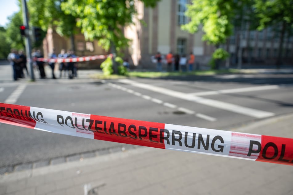 Trotz Rot läuft er los: 16-Jähriger am Leipziger Waldplatz von Auto erfasst