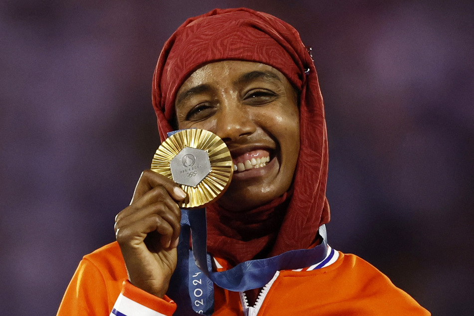 Marathon runner and gold medalist Sifan Hassan of Netherlands celebrates on the podium during the Paris Olympics closing ceremony.