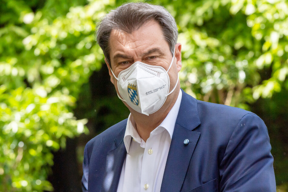 Angesichts der Corona-Gefahr durch die Delta-Variante hat Bayerns Ministerpräsident Markus Söder (54, CSU) die UEFA entsprechend scharf kritisiert.