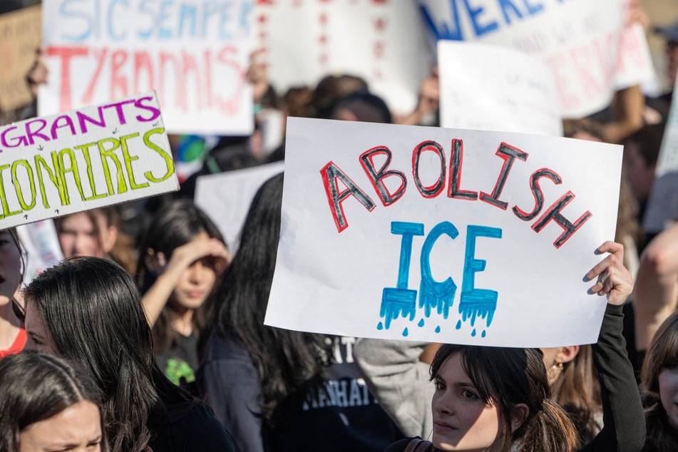 The UN group specifically denounced the "excessive" force used in immigration operations.