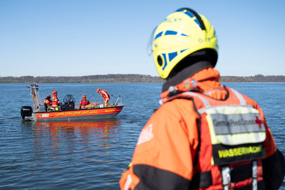 Die Rettung Ertrinkender stand für die Feuerwehr Bautzen und die Luftrettung im Vordergrund. Routine ist wichtig. Bald beginnt die Badesaison.