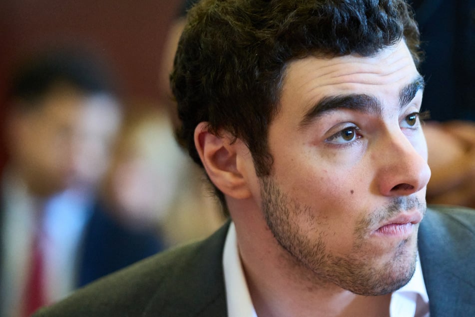 Luigi Mangione's state murder trial sets start date as he complains of "double jeopardy"