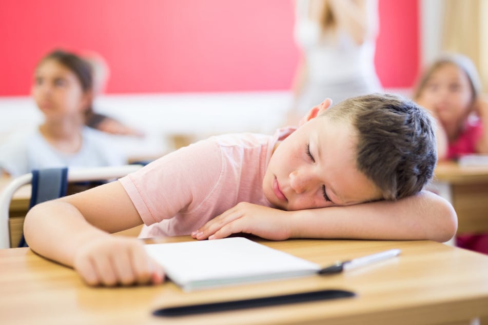 Können Schüler in Bayern bald länger schlafen? FDP fordert Schulbeginn ab 9 Uhr
