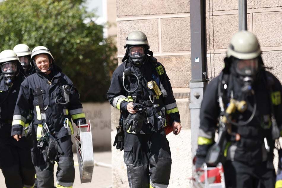Feuer in Tiefgarage am Opernhaus: Flammen greifen auf mehrere Autos über