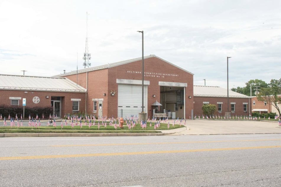 Der perverse Sanitäter spielte in mehreren Feuerwehrgebäuden in Baltimore County an sich herum und sorgte damit letztendlich für einen Skandal!