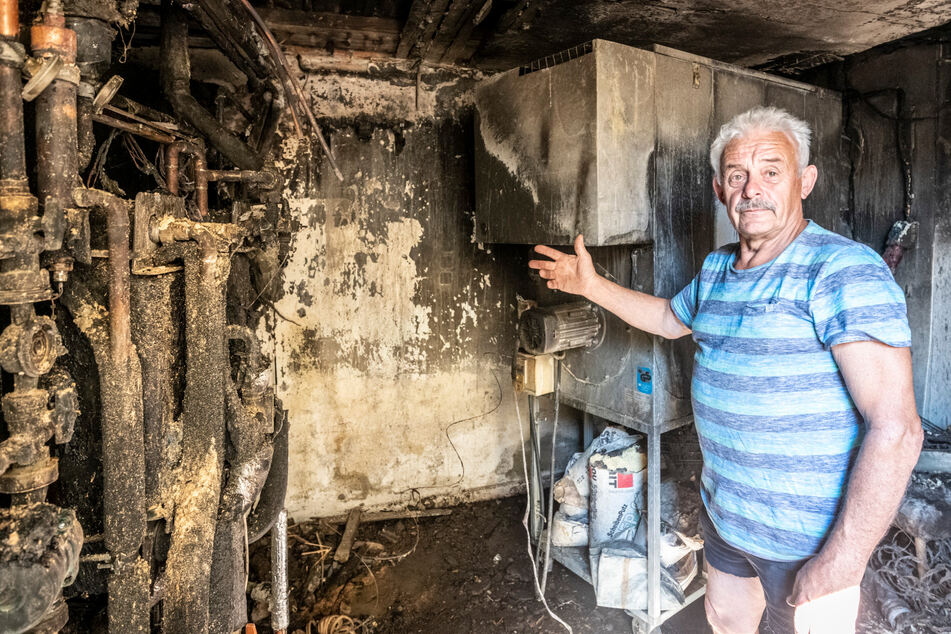 Klaus Wolf (69) ist seit 55 Jahren bei der Feuerwehr, plötzlich brennt sein eigenes Haus!