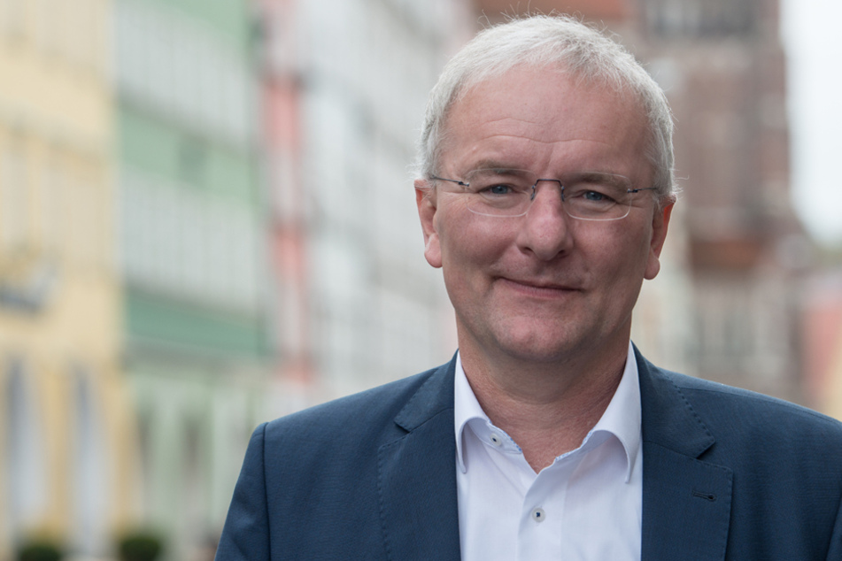 Sauer wegen Corona-Politik: Landshuts Oberbürgermeister tritt aus FDP aus