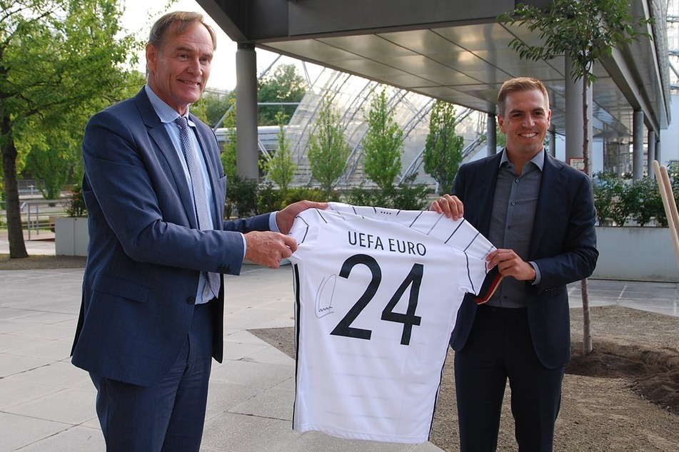 Burkhart Jung (l.) und Philipp Lahm vor der Leipziger Messe.