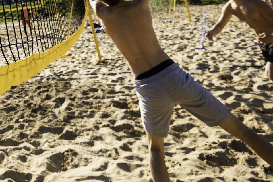 Bei einer Beachvolleyball-Party in Dachsberg im Schwarzwald sind mehrere Menschen kollabiert. (Symbolbild)