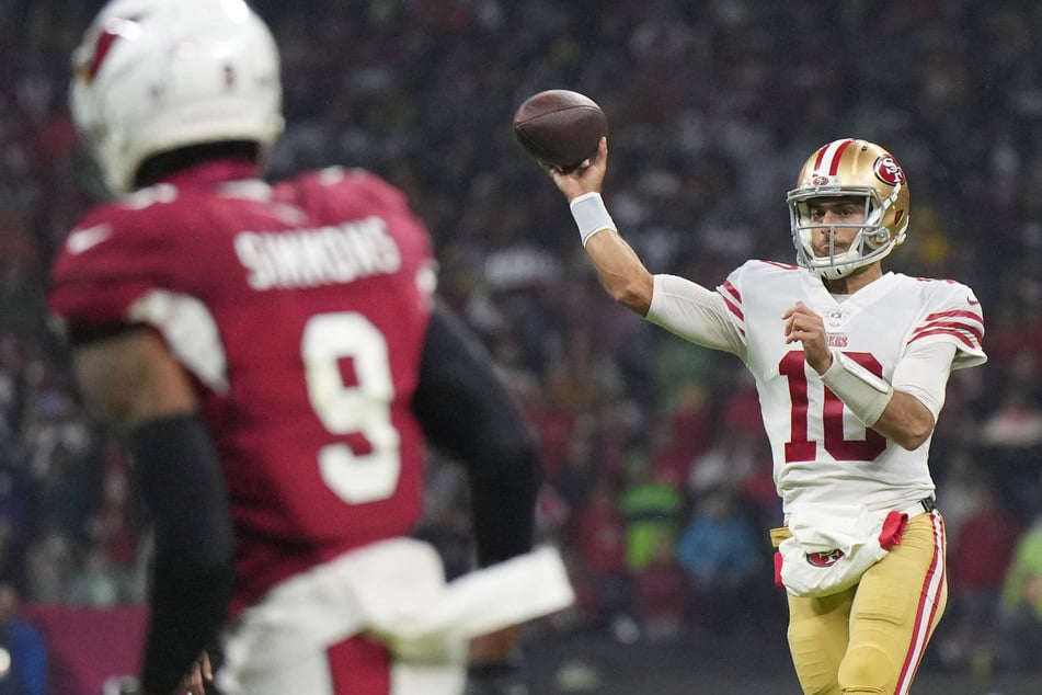 NFL: Garoppolo throws four touchdowns in dominant 49ers win over Cardinals