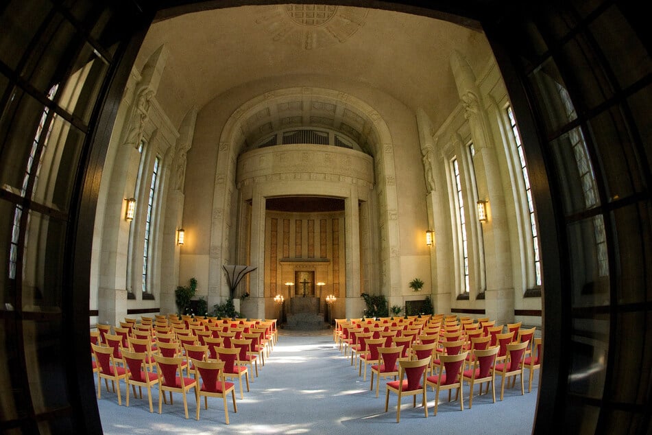 Im historischen Krematorium Tolkewitz findet ein Orgelkonzert statt.