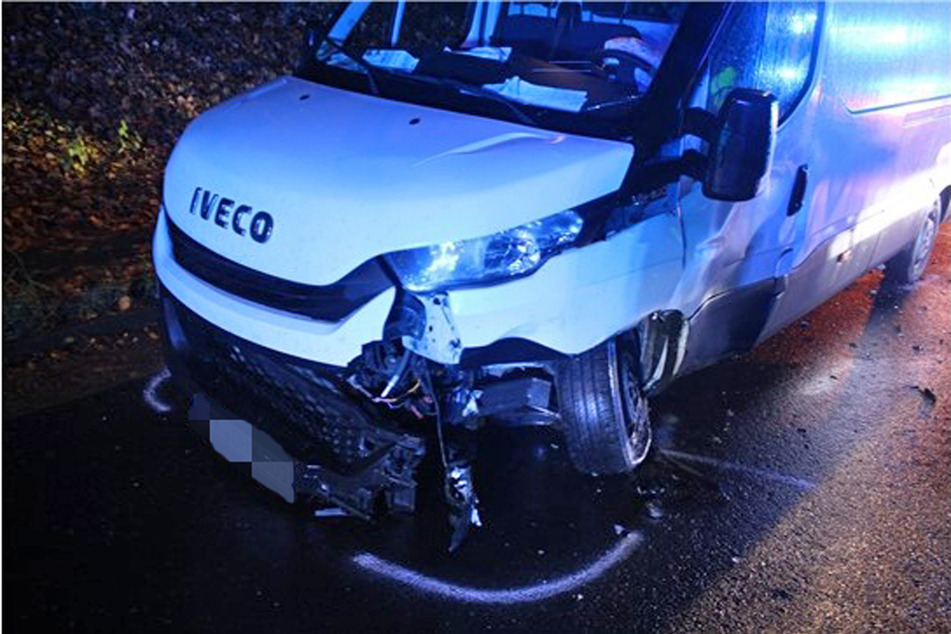 Der Fahrer des Iveco erlitt bei dem Unfall leichte Verletzungen.