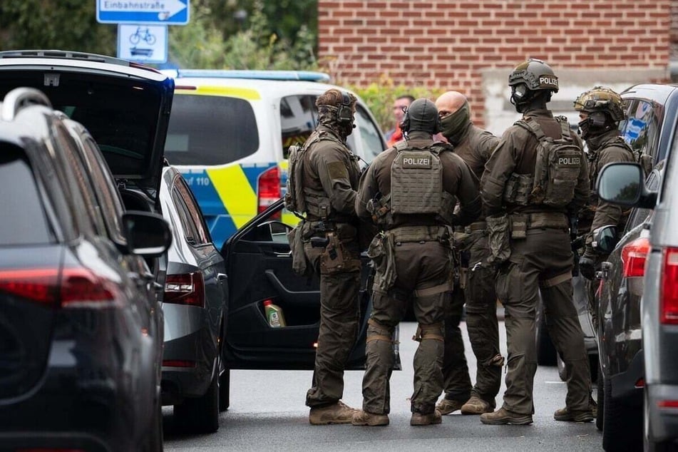 Messerattacke: Brutaler Messerangriff auf 35-Jährigen in Unterfranken: SEK stürmt Wohnung