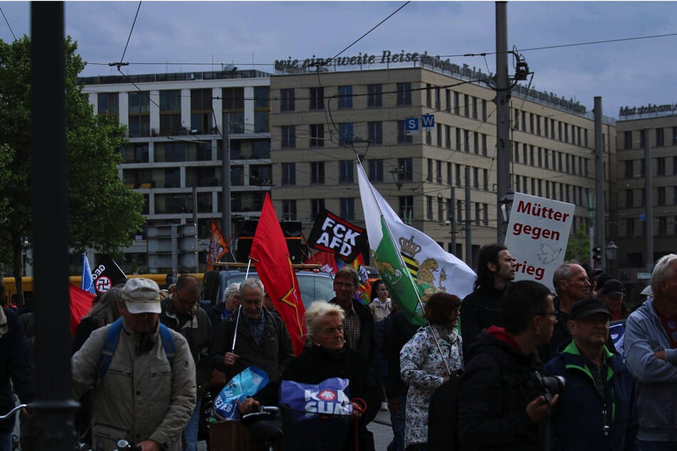 Zwischenzeitlich waren 40 Gegendemonstranten vor Ort.