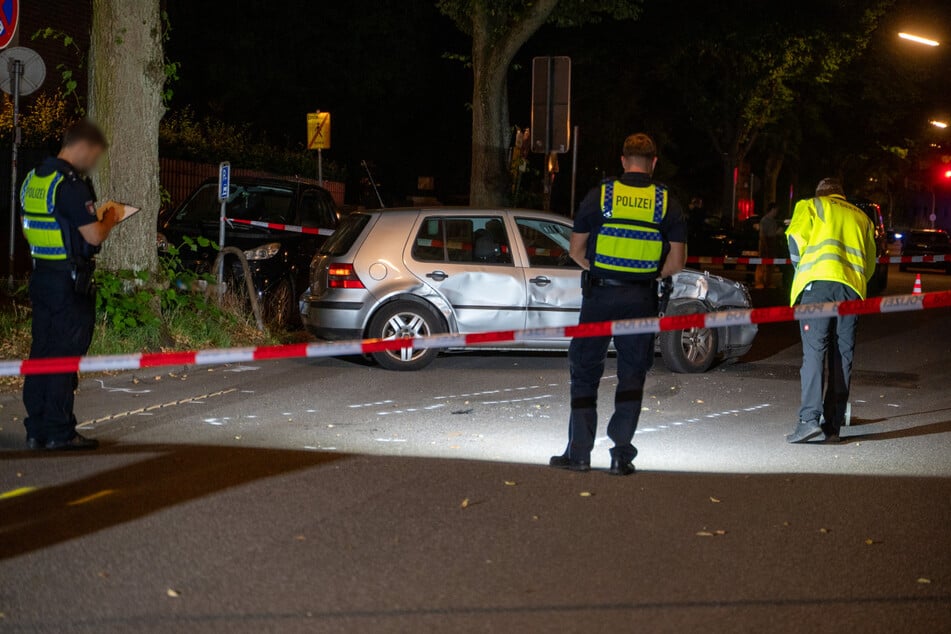 Der VW Golf wurde an der Beifahrerseite stark beschädigt.