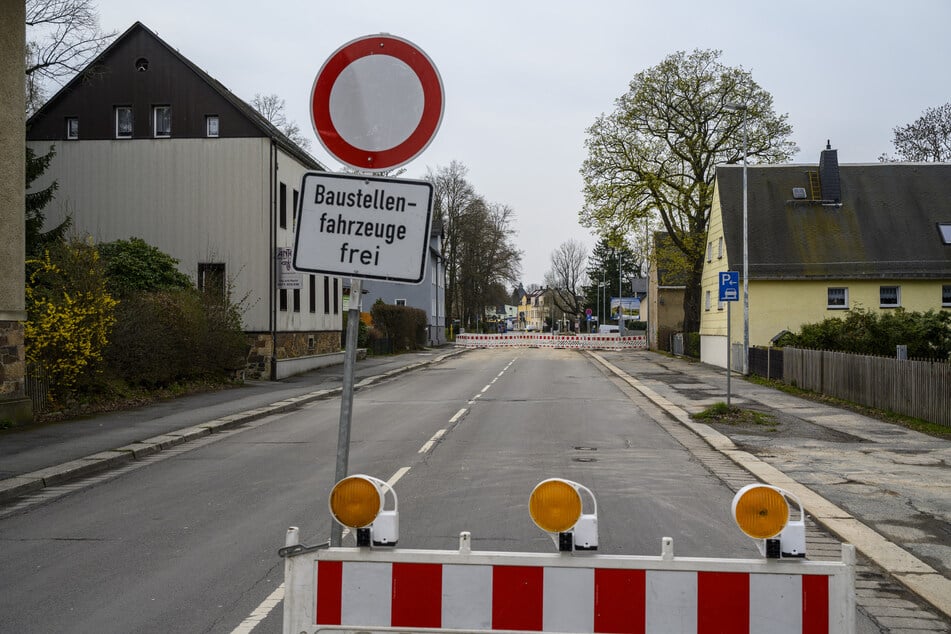 Die Zwickauer Straße ist aufgrund einer Havariebeseitigung noch bis Freitag voll gesperrt.