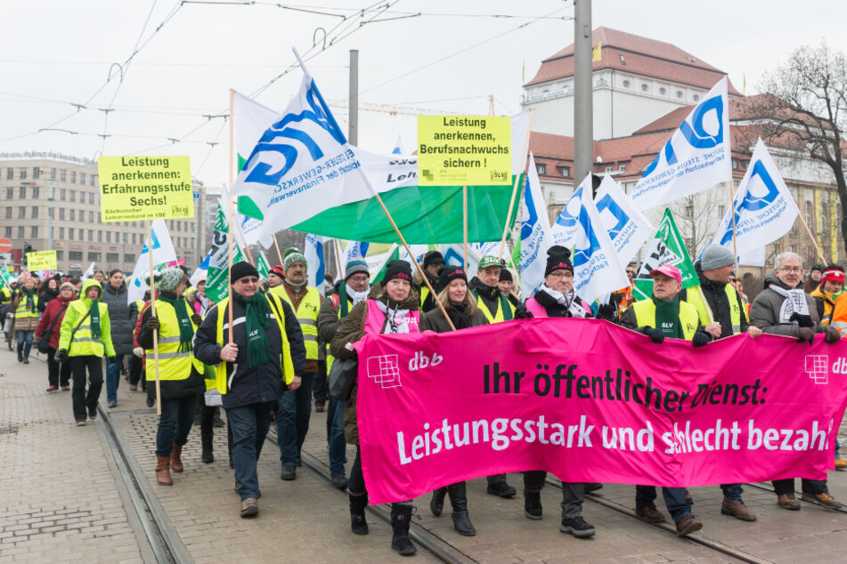 Mehr Lohn gefordert: Lehrer-Streik in Sachsen angekündigt