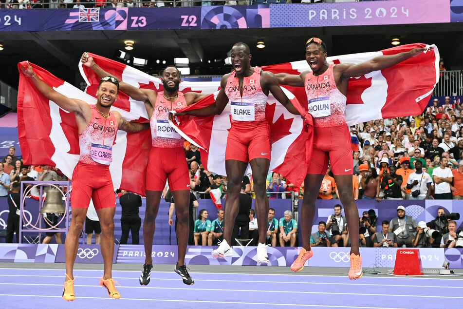 Jerome Blake (29, 3.v.l.) konnte in Paris mit der kanadischen Sprintstaffel über die Goldmedaille jubeln.