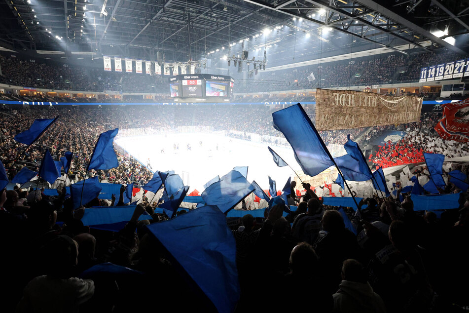 14.000 Fans verwandeln die Uber Arena heute in einen Hexenkessel.