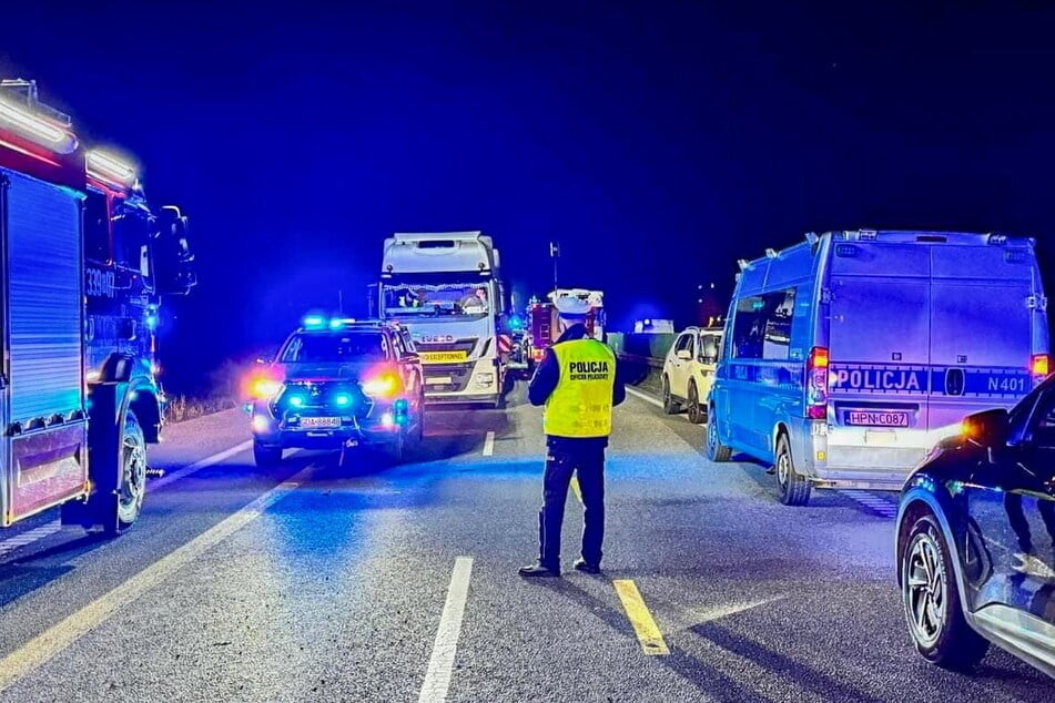 Die Straße musste nach dem Unfall gesperrt werden.