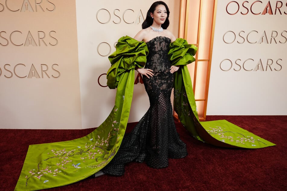 Auch Schauspielerin Arden Cho (40) konnte viele Blicke auf sich ziehen.