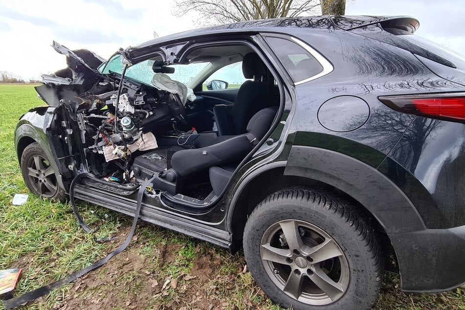 Ein 60 Jahre alter Autofahrer musste nach einem Unfall am Donnerstag in Nordsachsen aus seinem Wagen befreit werden.