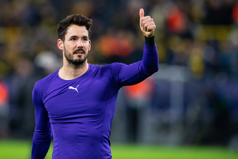 Daumen hoch: Roman Bürki bleibt zwei weitere Jahre beim BVB.