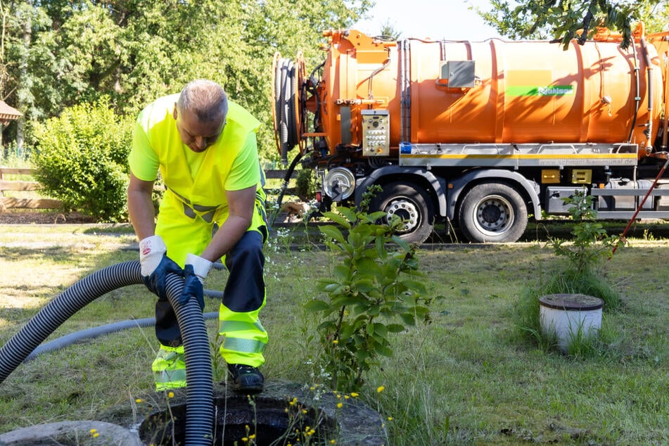 Einfach unten eintragen und Traumjob als Berufskraftfahrer (m/w/x) für Saugwagen im Bereich Kanal/ Abwasser sichern!