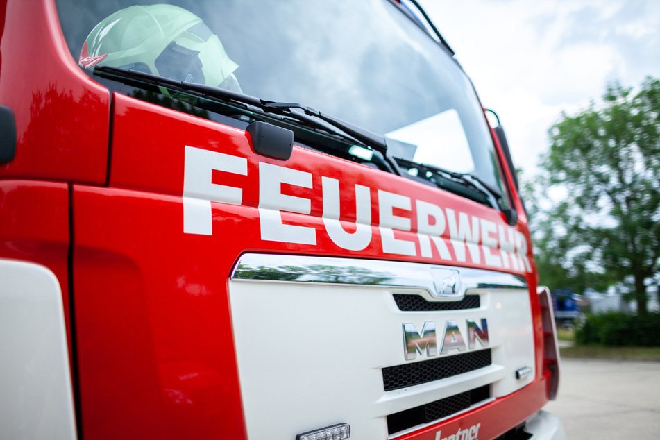 Die Feuerwehr rückte Anfang November 2023 zu einem Unfall in Chemnitz-Harthau aus. (Symbolbild)