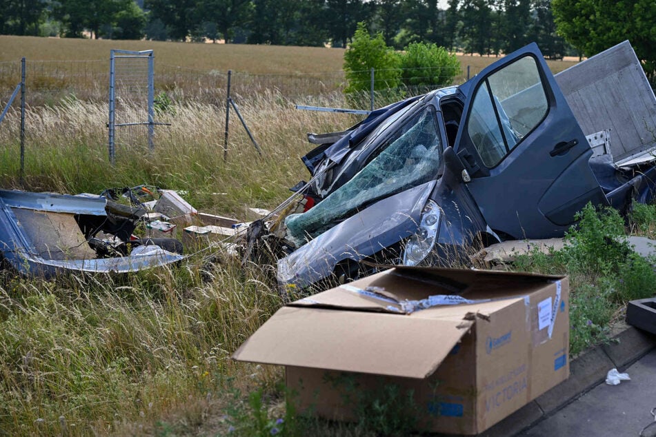 Unfall A4: Unfall auf A4: Transporter krachen zusammen - Vollsperrung, zwei Verletzte