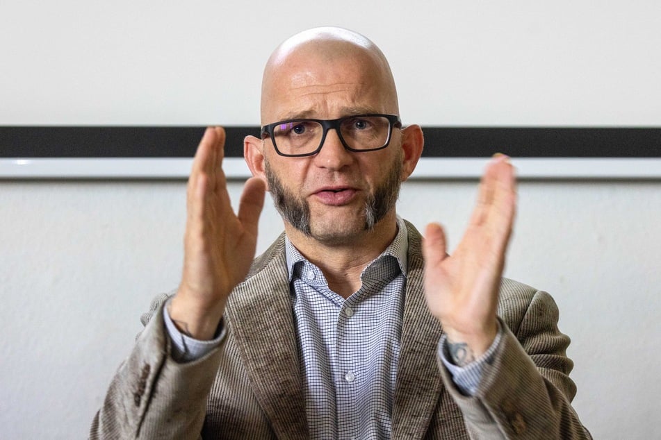 Baubürgermeister Thomas Kütter (50, parteilos) kündigt erst für Januar 2027 eine neue Vorlage zu großen Solaranlagen an.